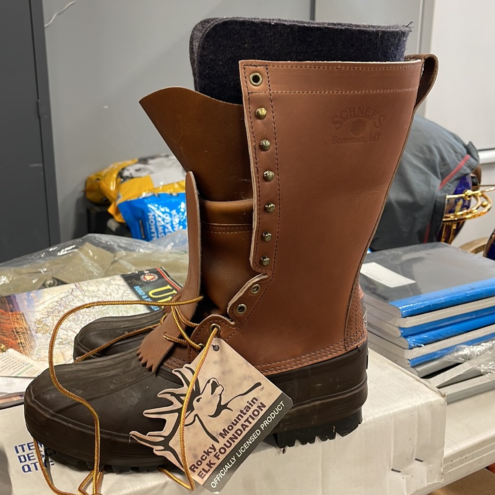 Schnee’s pack boots size 11